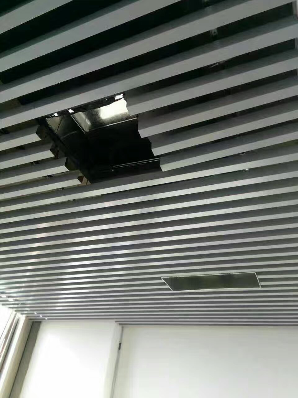 U型白色铝方通挂条