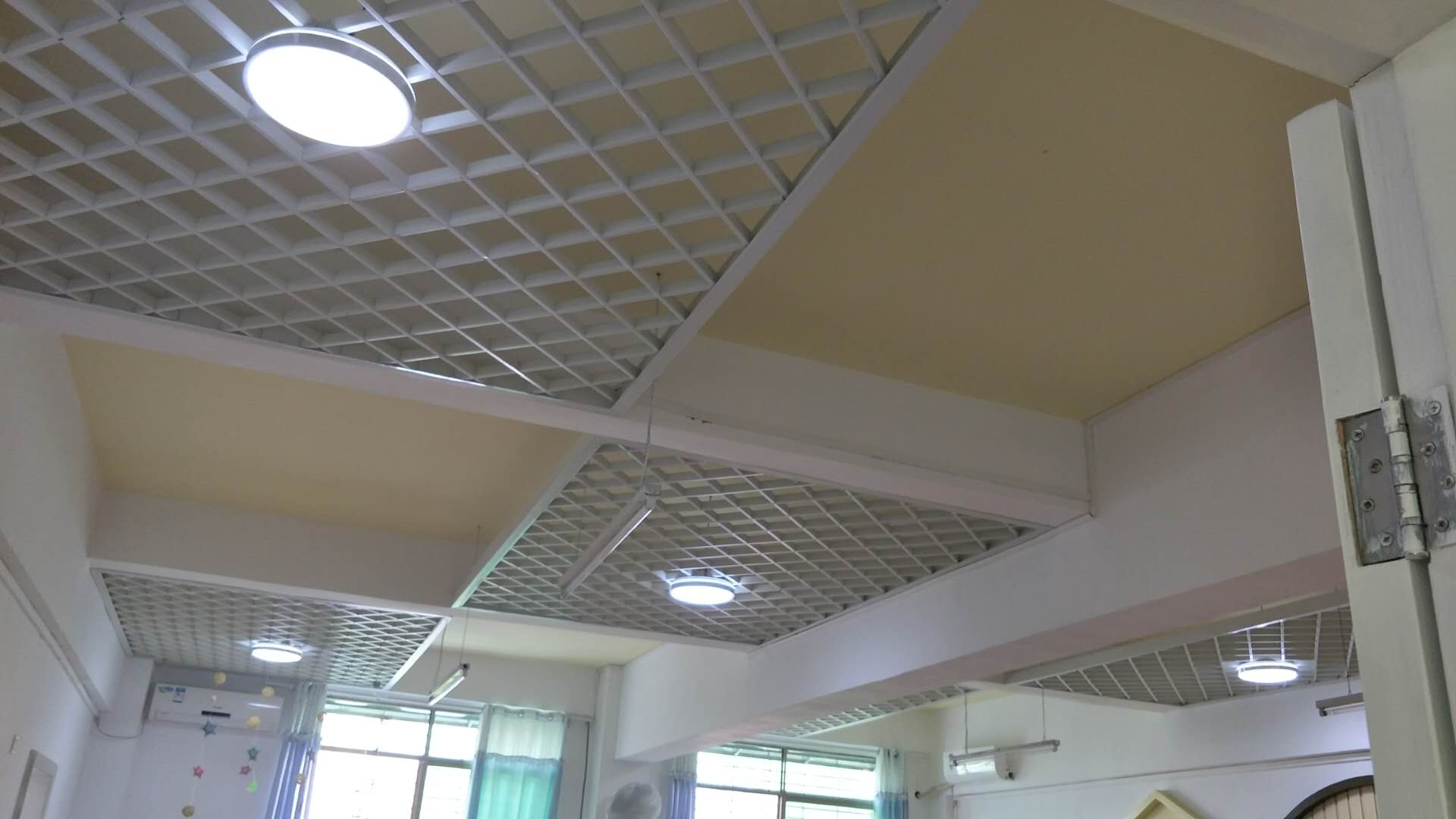 白色铝格栅天花
